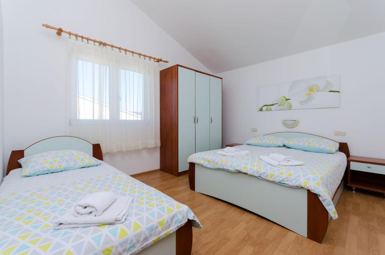 Apartments Marija P Lopar Exterior photo