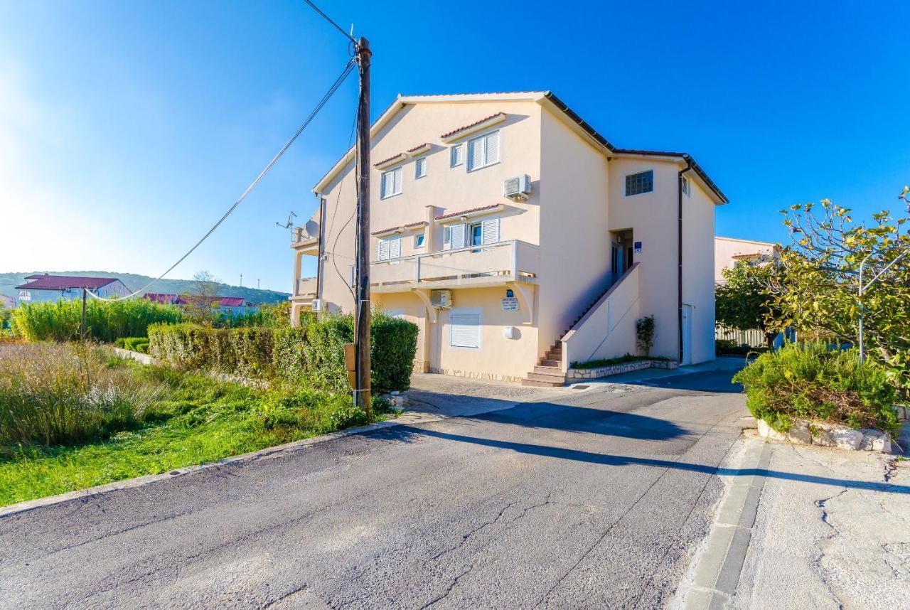 Apartments Marija P Lopar Exterior photo